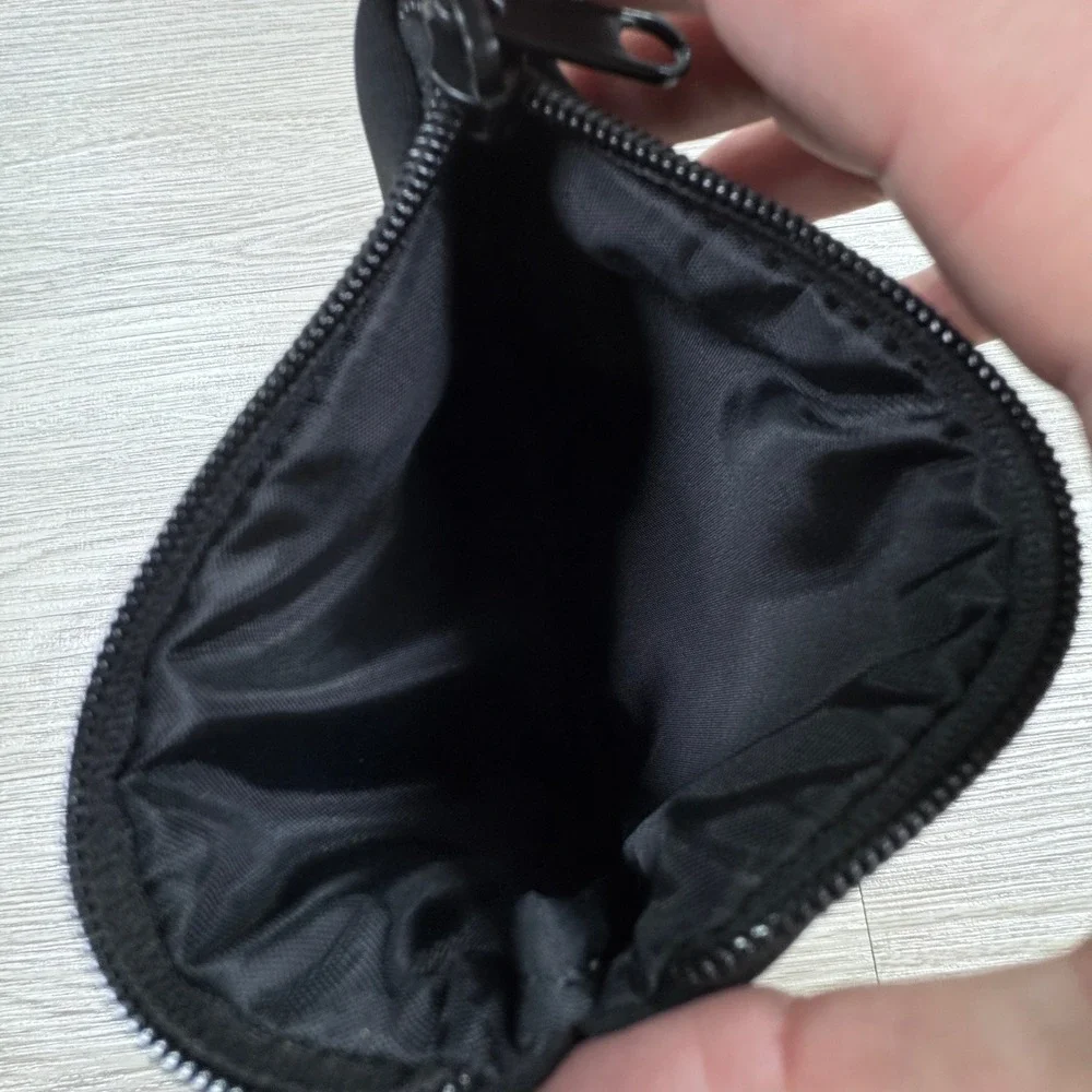 Alo Yoga Women's Pouch Neoprene Zip Wallet Cosmetic Bag Black LIKE NEW